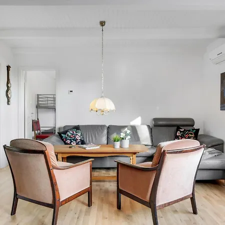 Gorgeous In With Kitchen Semesterbostad