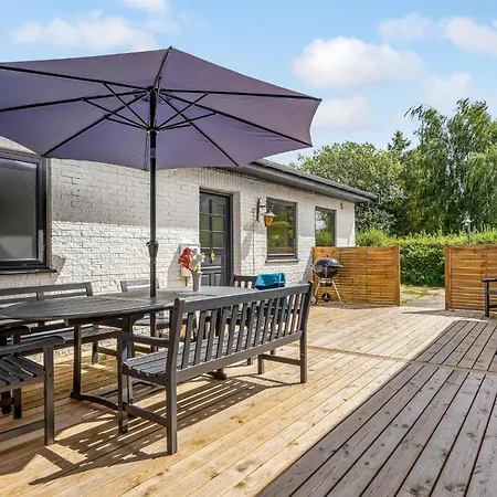 Semesterbostad Gorgeous In With Kitchen Grevinge